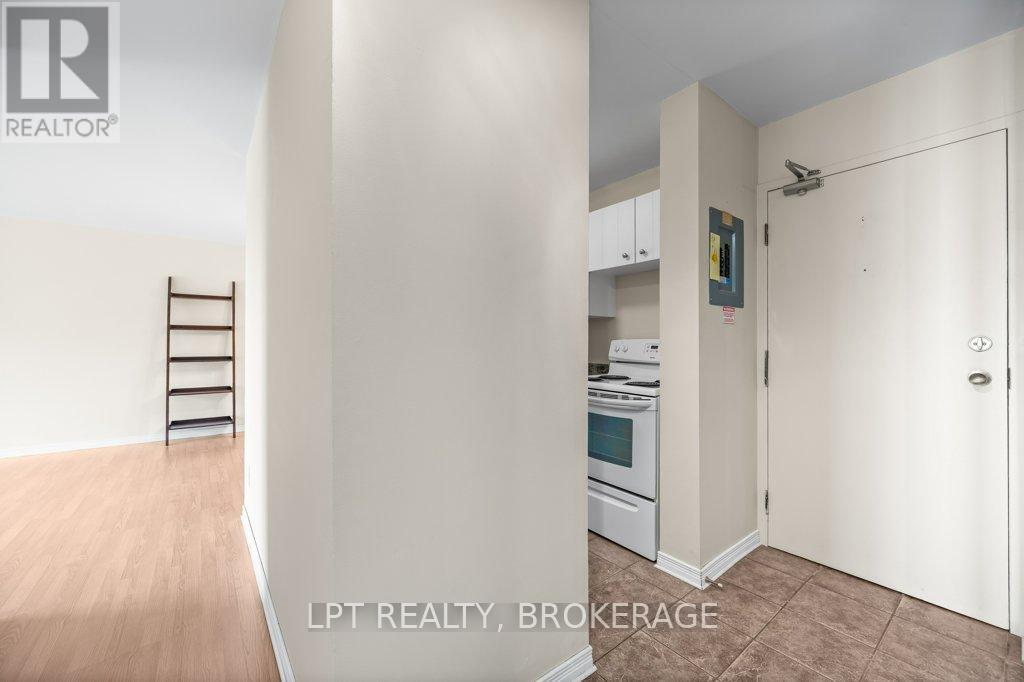 #303 17 ELDON HALL PLACE - 9