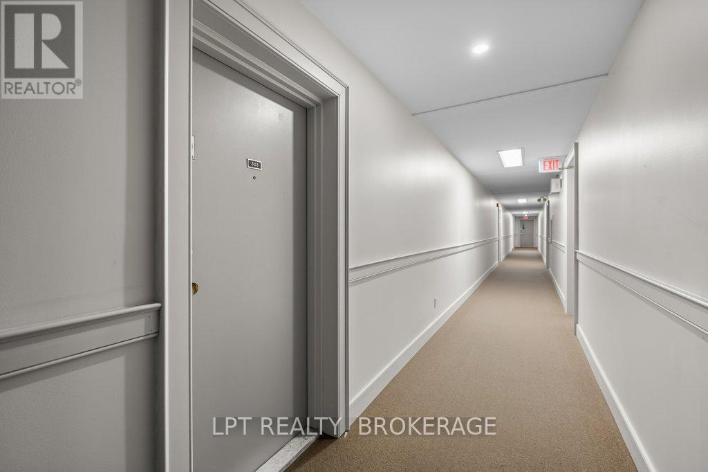 #303 17 ELDON HALL PLACE - 5