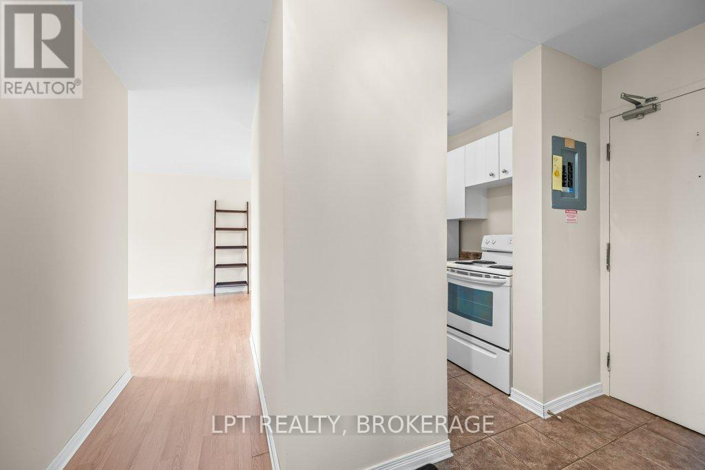#303 17 ELDON HALL PLACE - 8