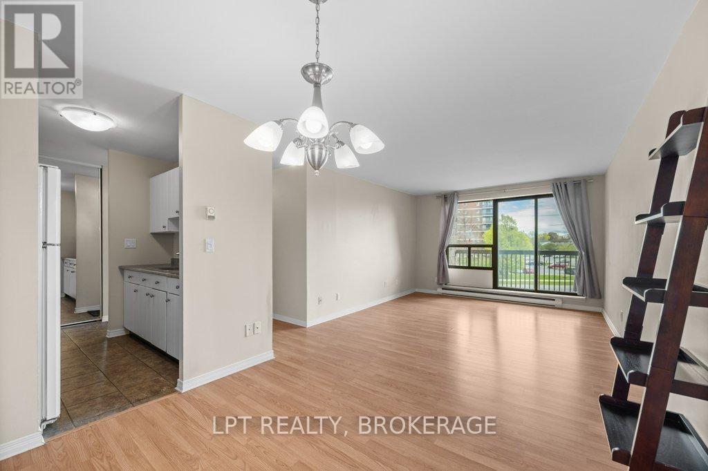 #303 17 ELDON HALL PLACE - 1