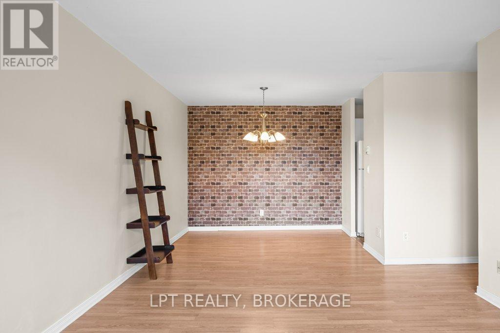 #303 17 ELDON HALL PLACE - 11