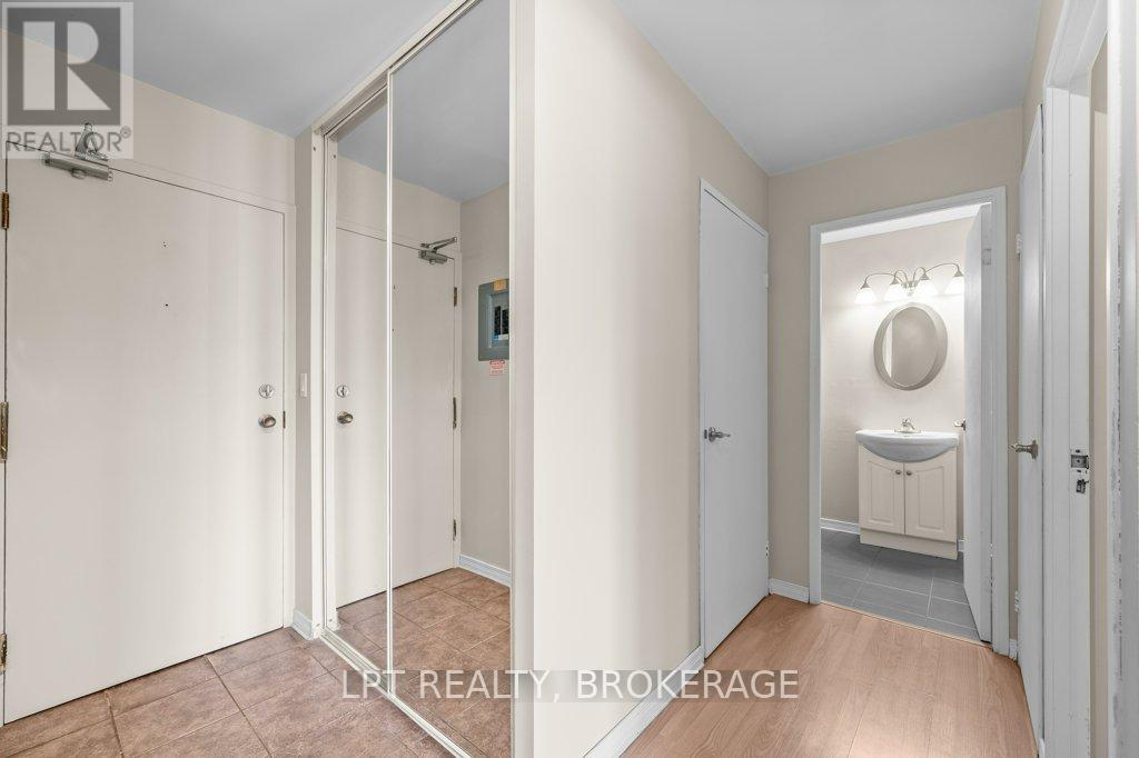 #303 17 ELDON HALL PLACE - 7