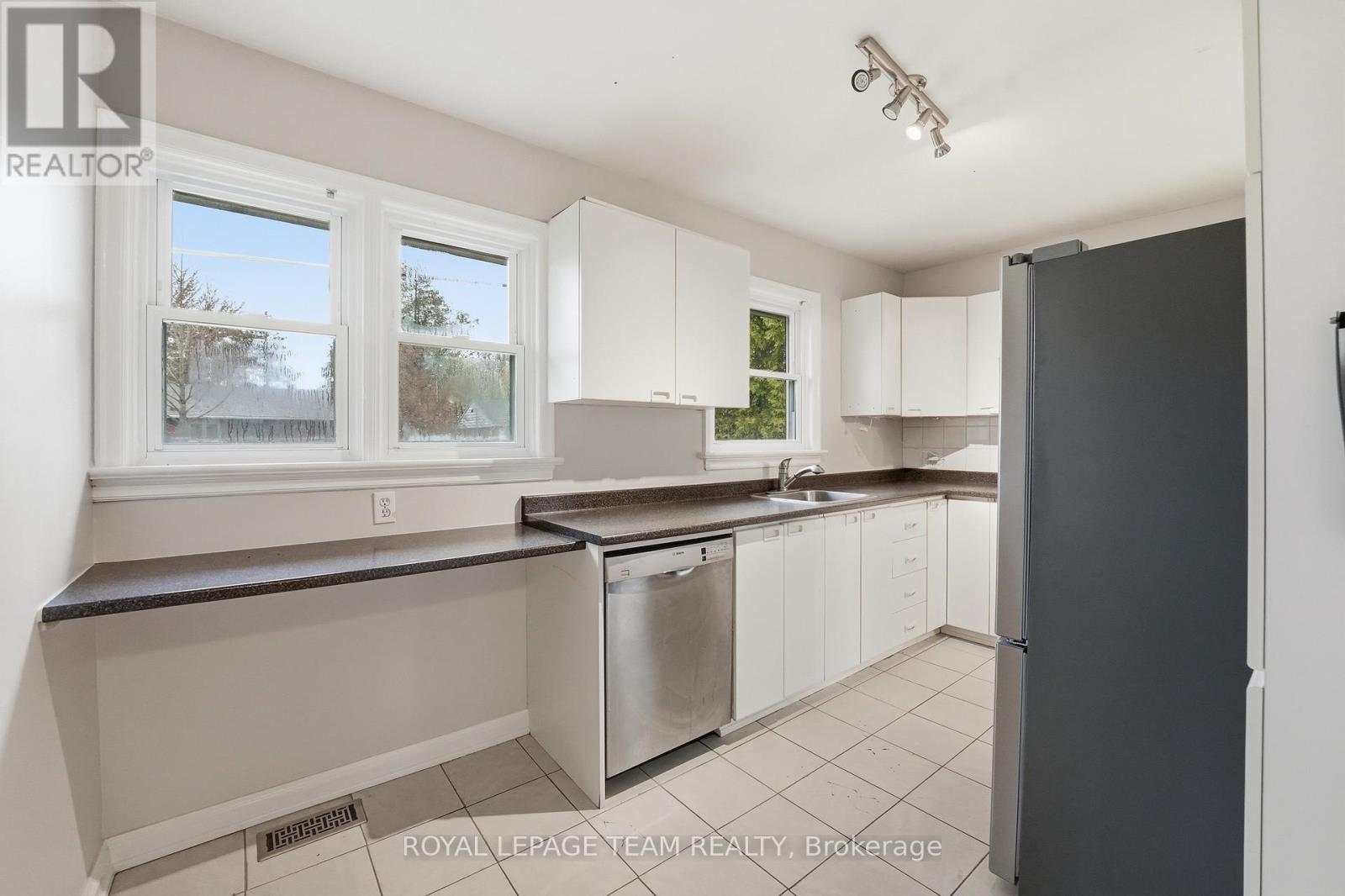 49 CROWNHILL STREET - 10