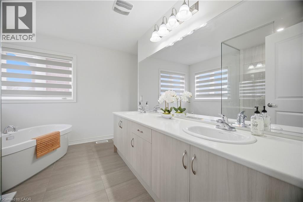 12 SHAWBRIDGE Court, Stoney Creek, Ontario, L8J0M8 — Photo 11