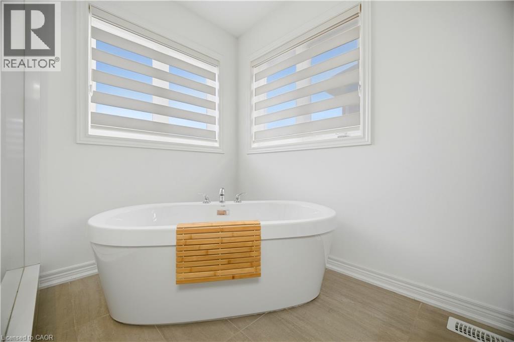 12 SHAWBRIDGE Court, Stoney Creek, Ontario, L8J0M8 — Photo 2