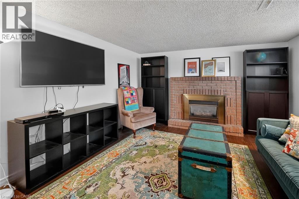 9 JULIANA Road, Grimsby, Ontario, L3M4J4 — Photo 2