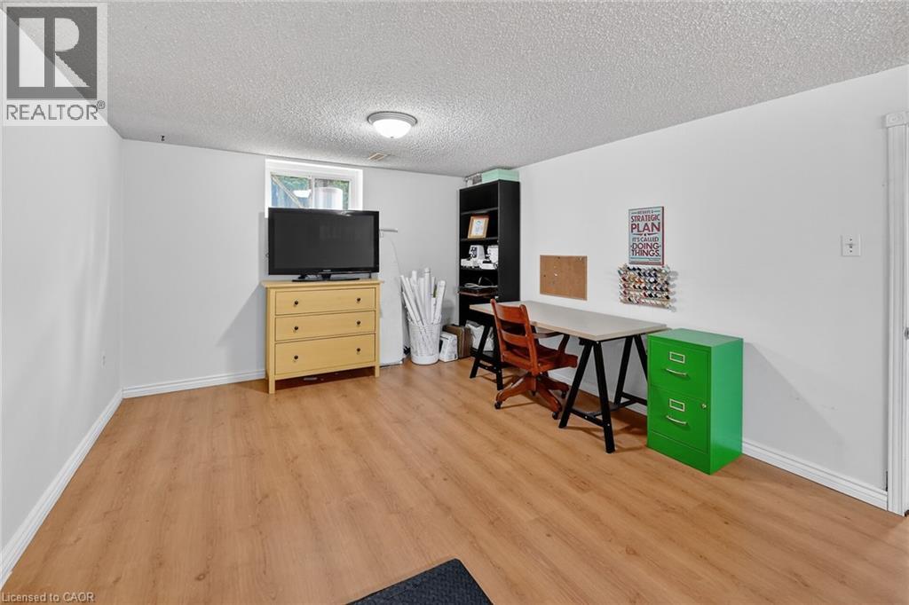 9 JULIANA Road, Grimsby, Ontario, L3M4J4 — Photo 5