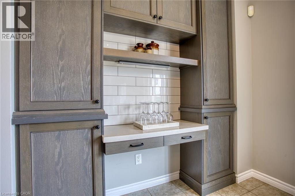 49 LAMPMAN Drive - 11