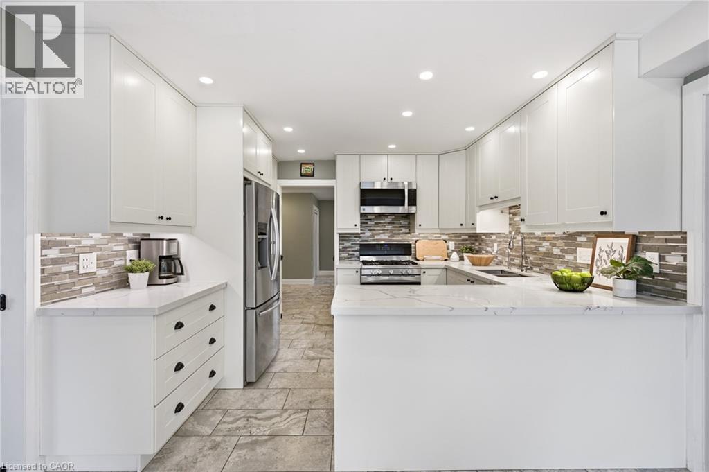 75 HANDORF Drive, Cambridge, Ontario, N3C3Y3 — Photo 10