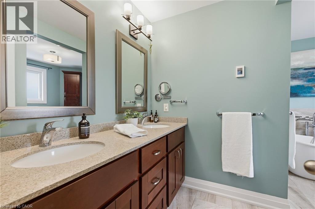75 HANDORF Drive - 25