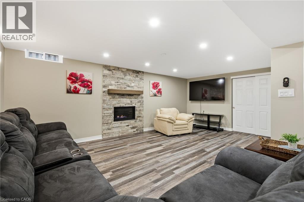 75 HANDORF Drive - 33