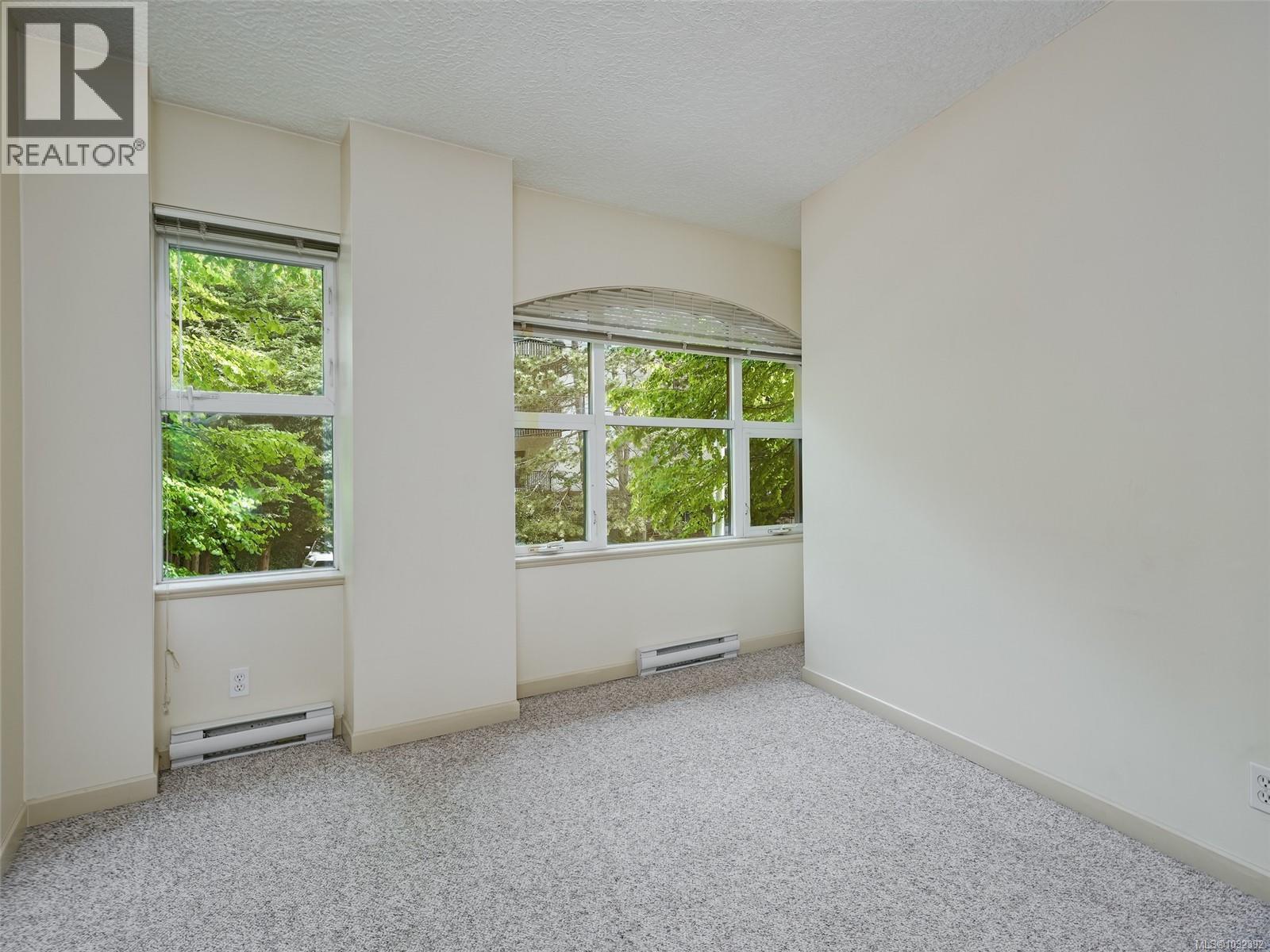 205 827 Fairfield Road, Victoria