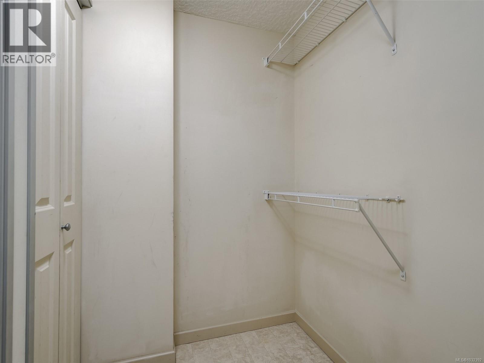 205 827 Fairfield Road, Victoria