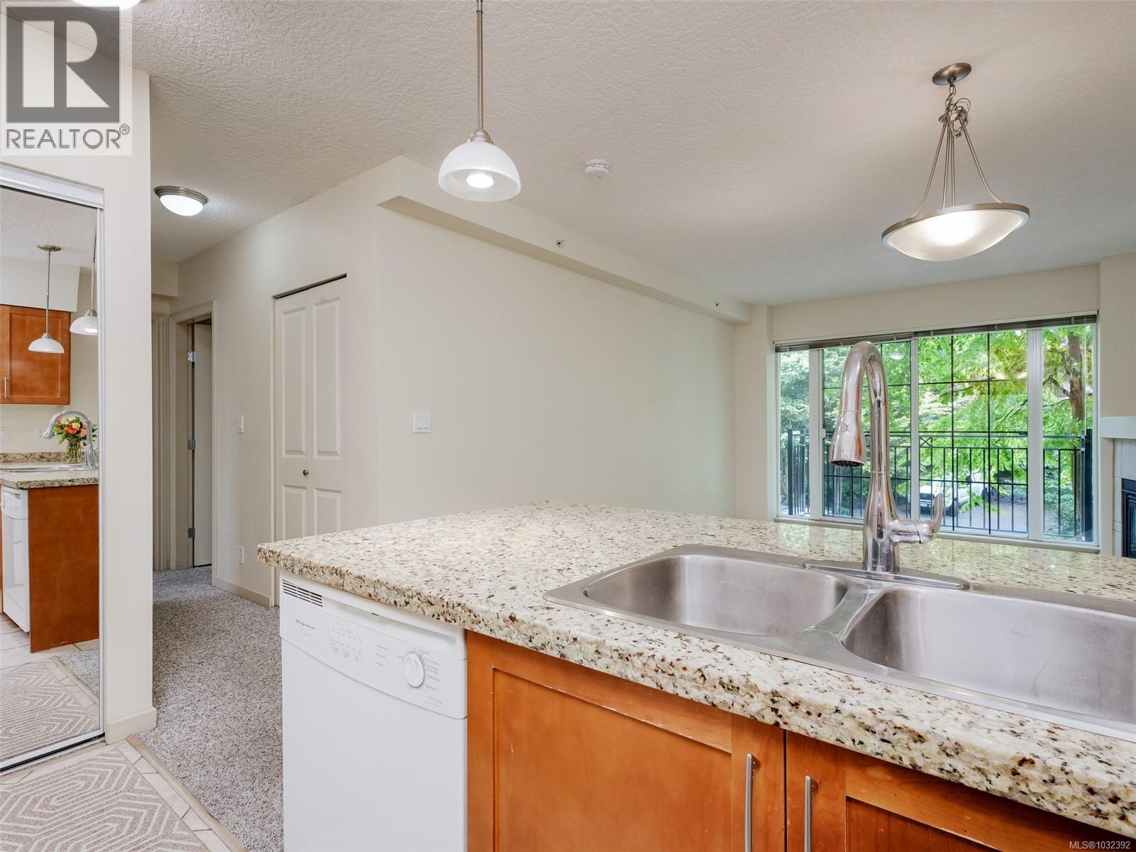 205 827 Fairfield Road, Victoria