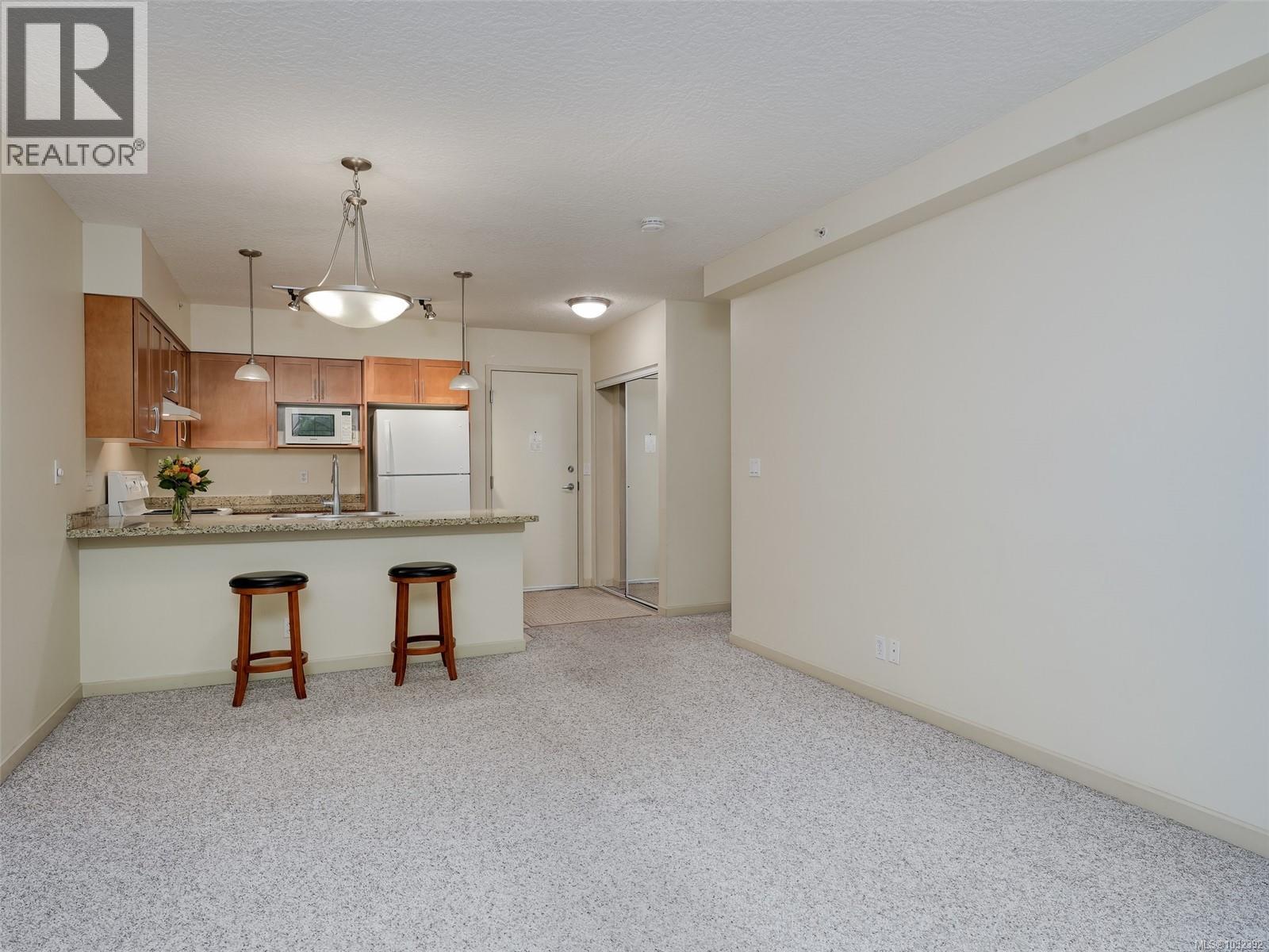 205 827 Fairfield Road, Victoria