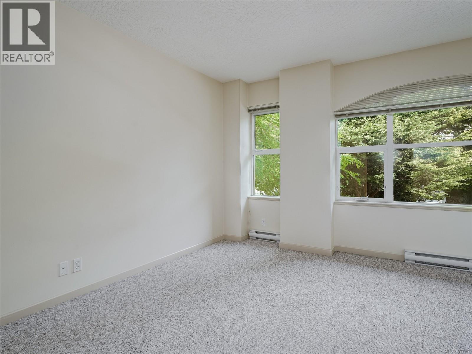 205 827 Fairfield Road, Victoria