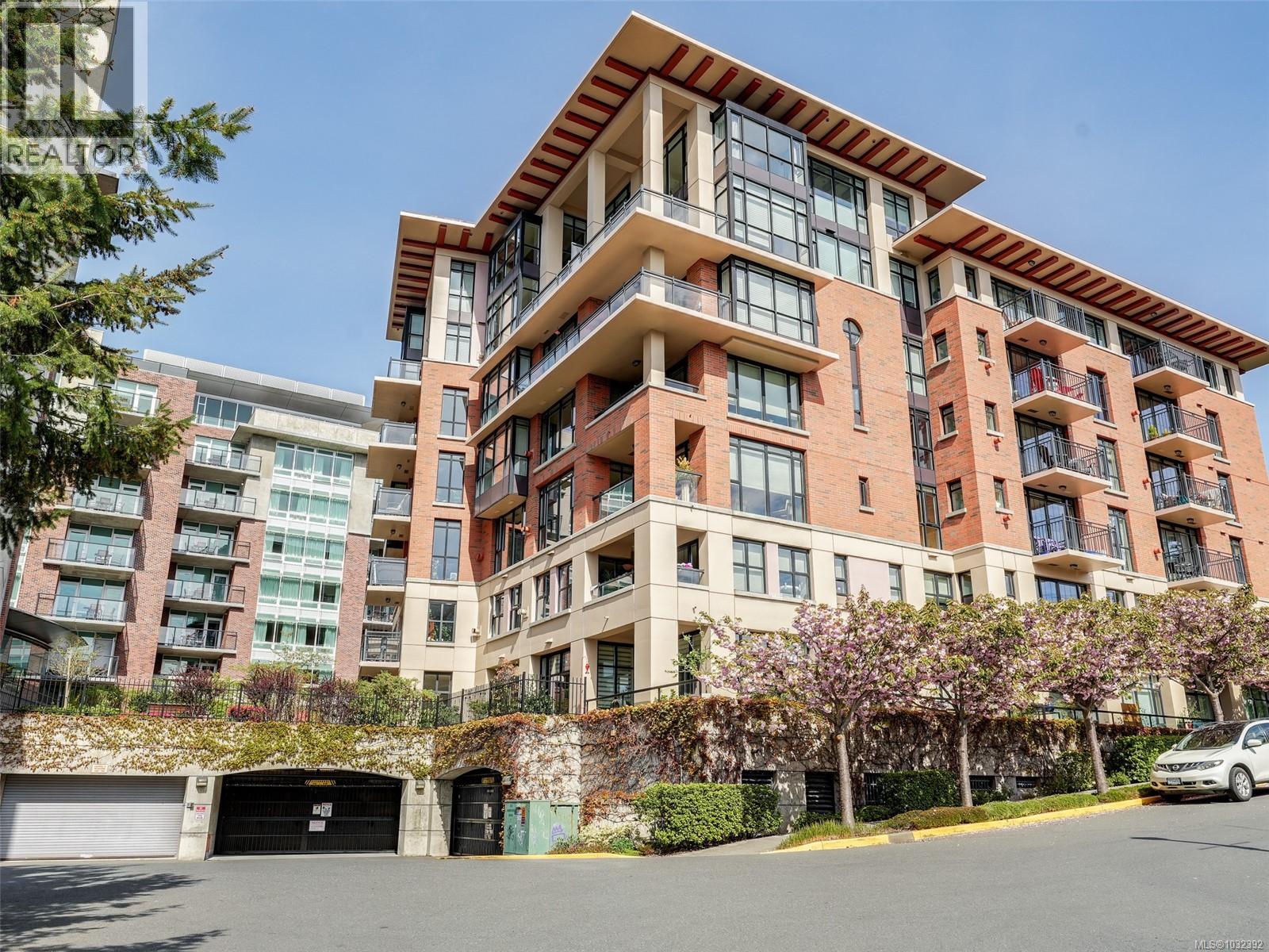 205 827 Fairfield Road, Victoria