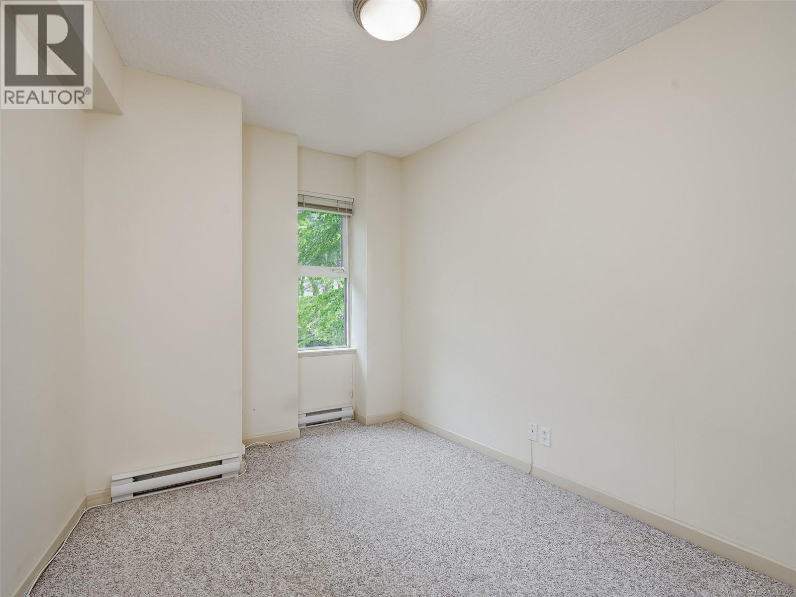 205 827 Fairfield Road, Victoria