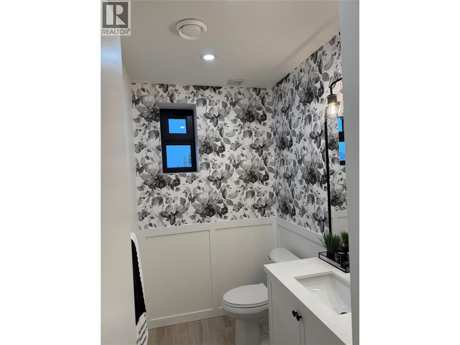 3 3210 Salmon Road, West Kelowna