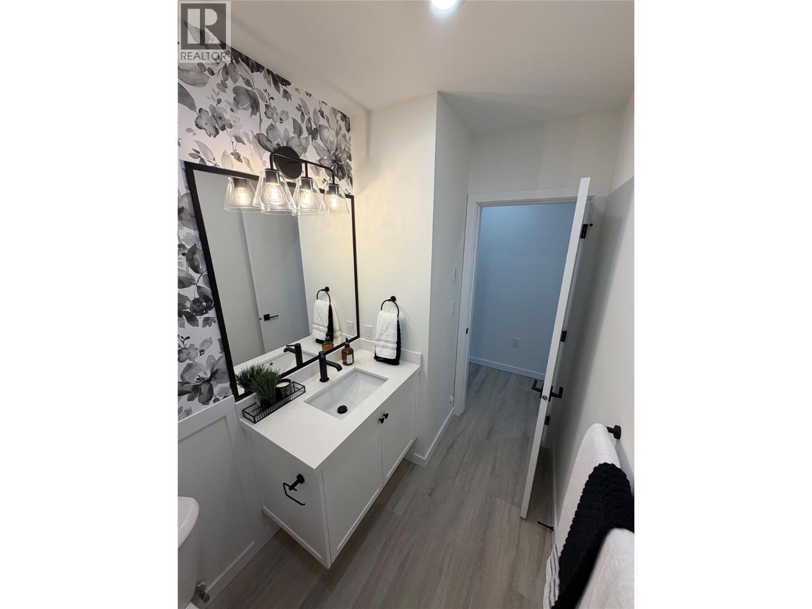 3 3210 Salmon Road, West Kelowna