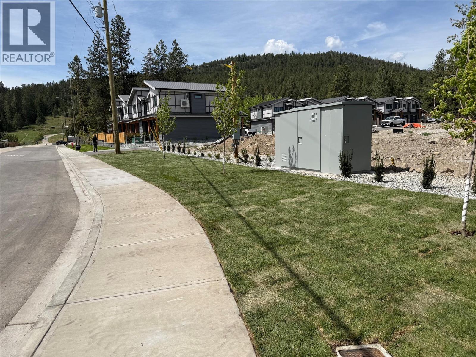 3 3210 Salmon Road, West Kelowna