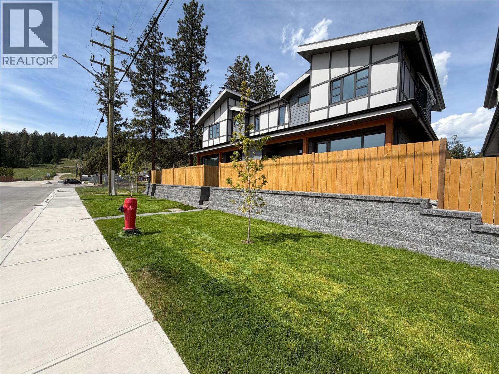 3 3210 Salmon Road, West Kelowna
