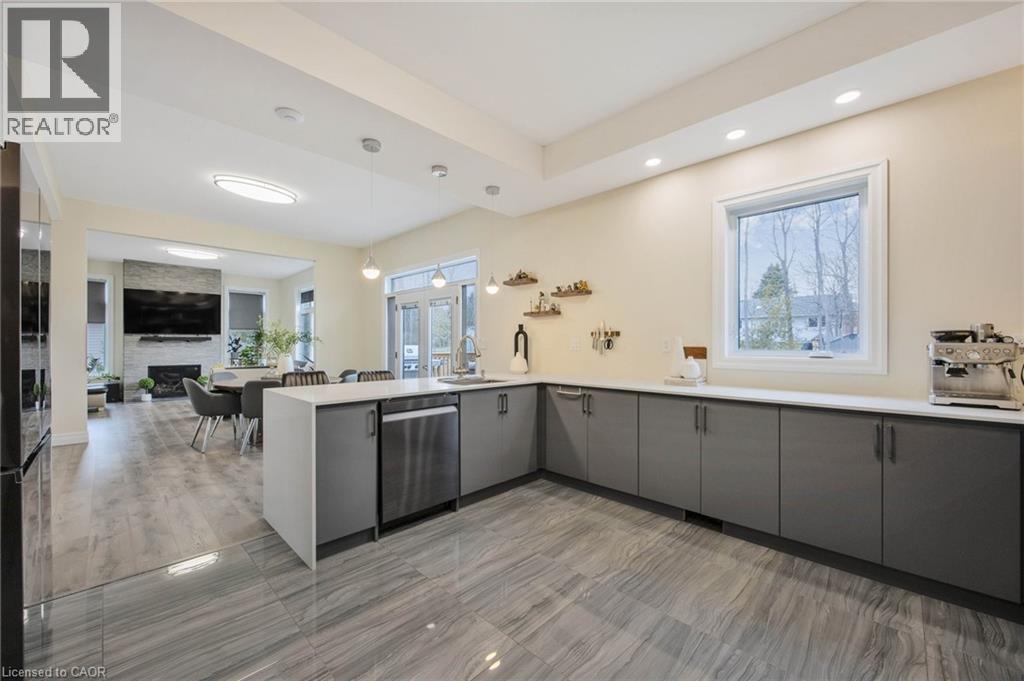 6 DOROTHYS Drive - 10