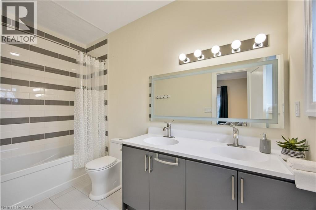 6 DOROTHYS Drive - 32