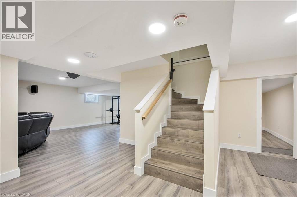 6 DOROTHYS Drive - 40