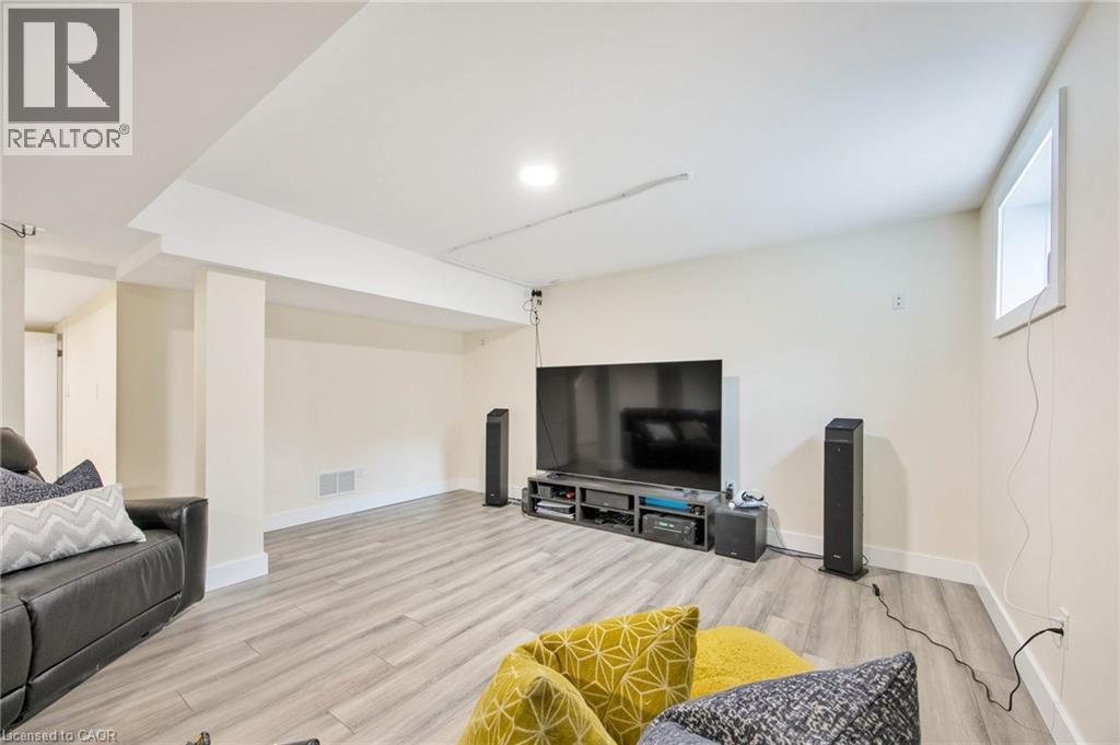 6 DOROTHYS Drive - 42