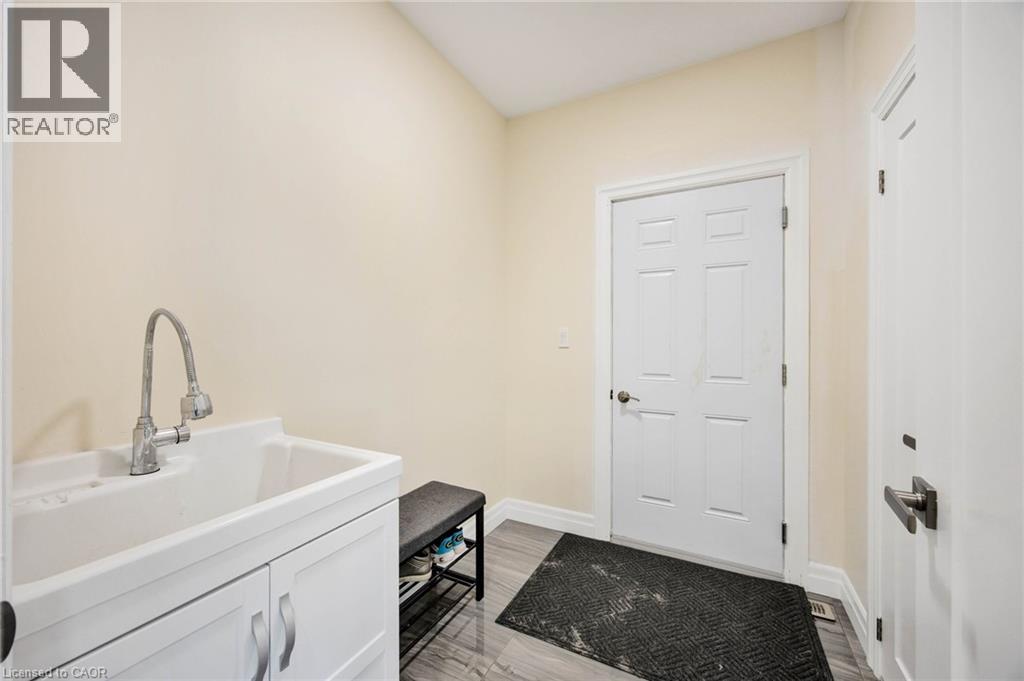 6 DOROTHYS Drive - 21