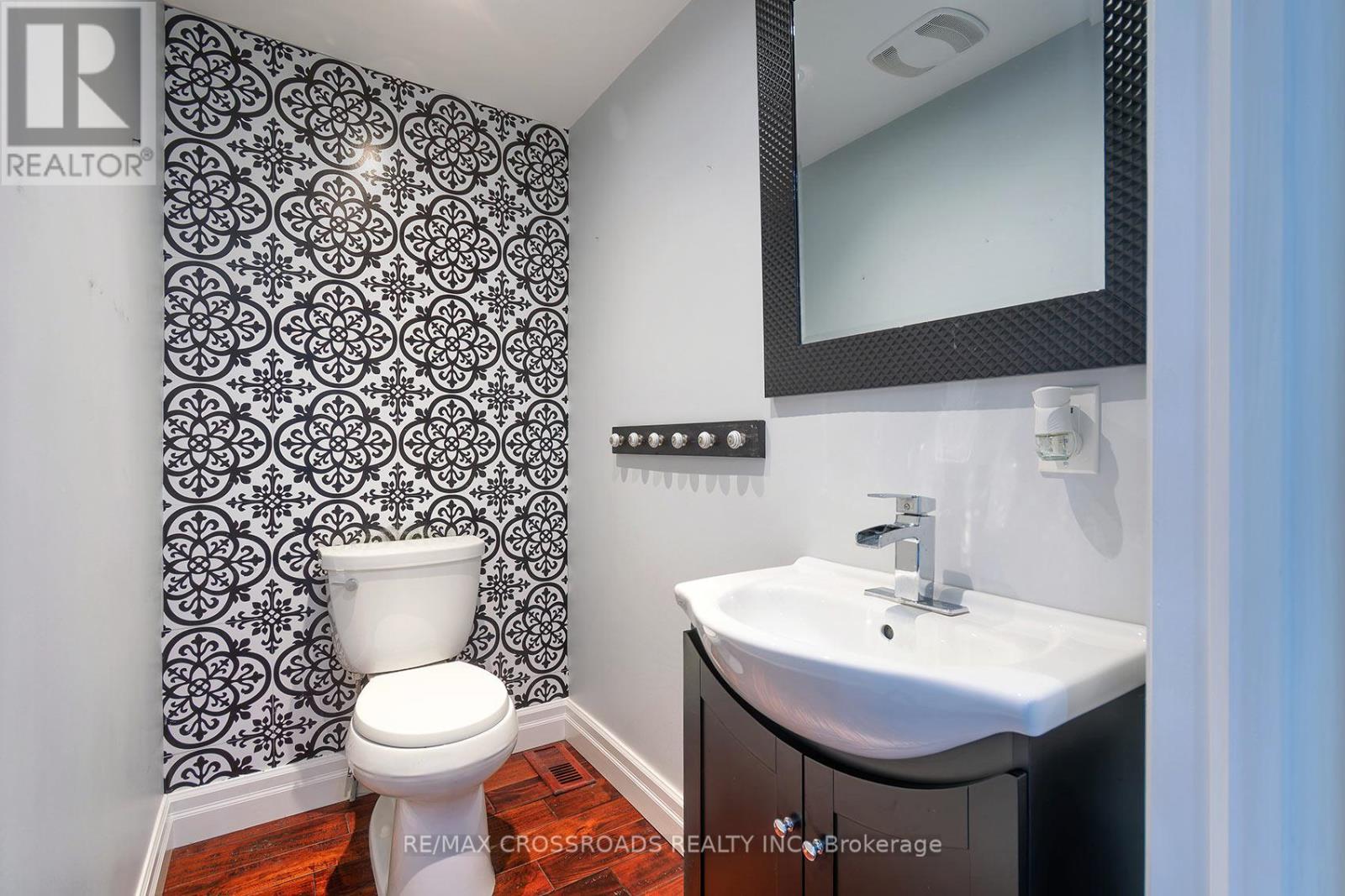 33 NORFOLK AVENUE - 16