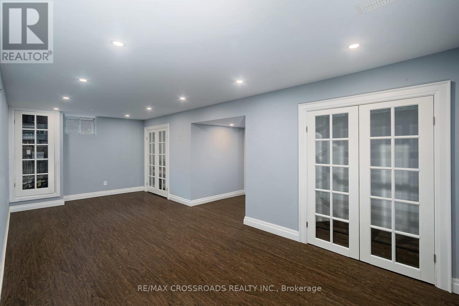 33 NORFOLK AVENUE - 32