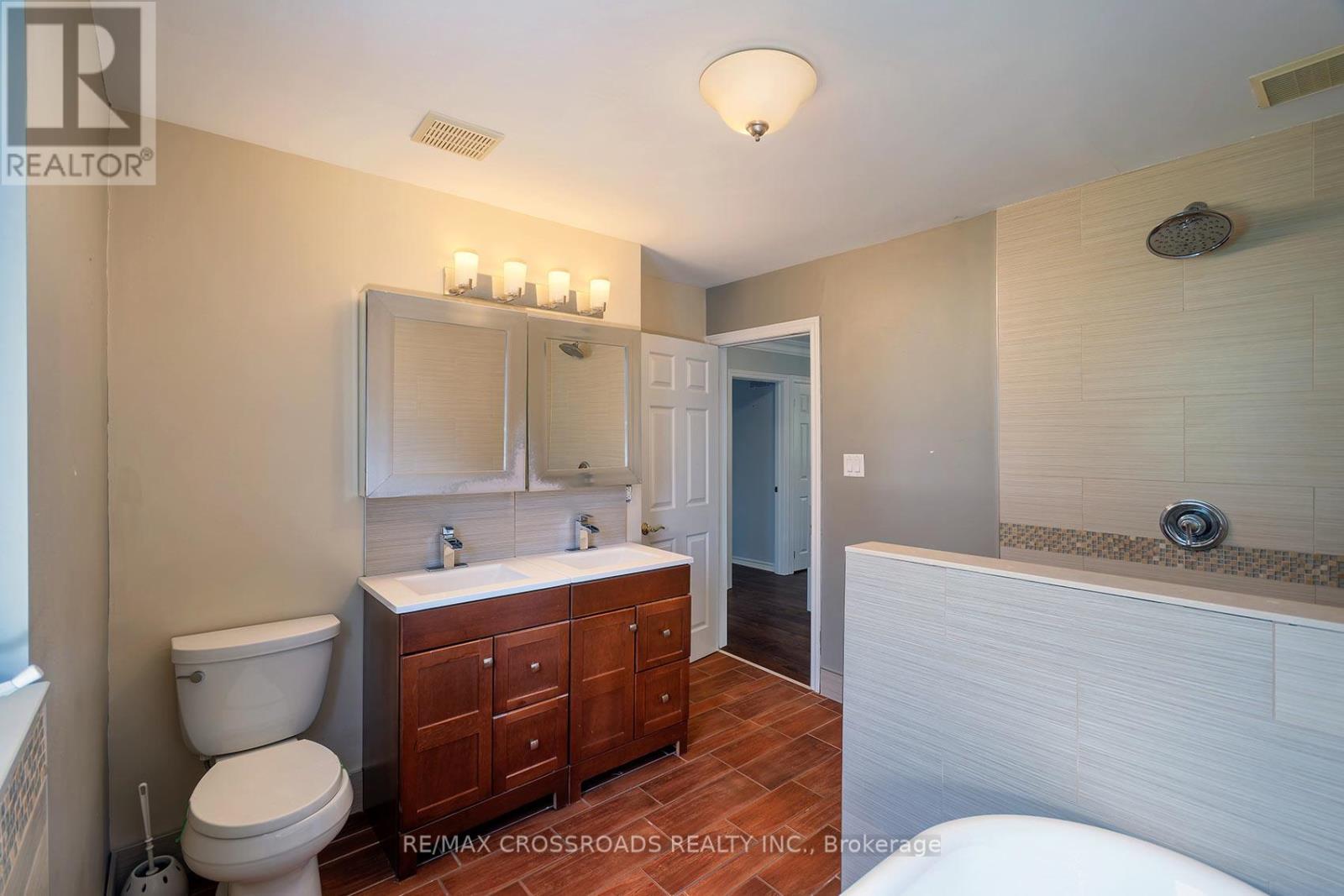 33 NORFOLK AVENUE - 27