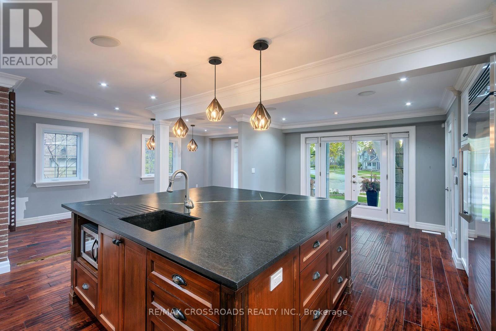33 NORFOLK AVENUE - 10