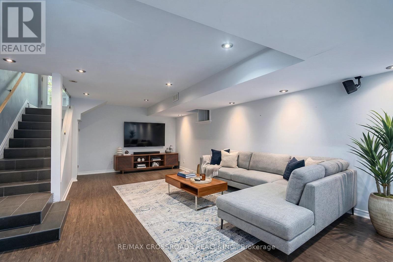 33 NORFOLK AVENUE - 31