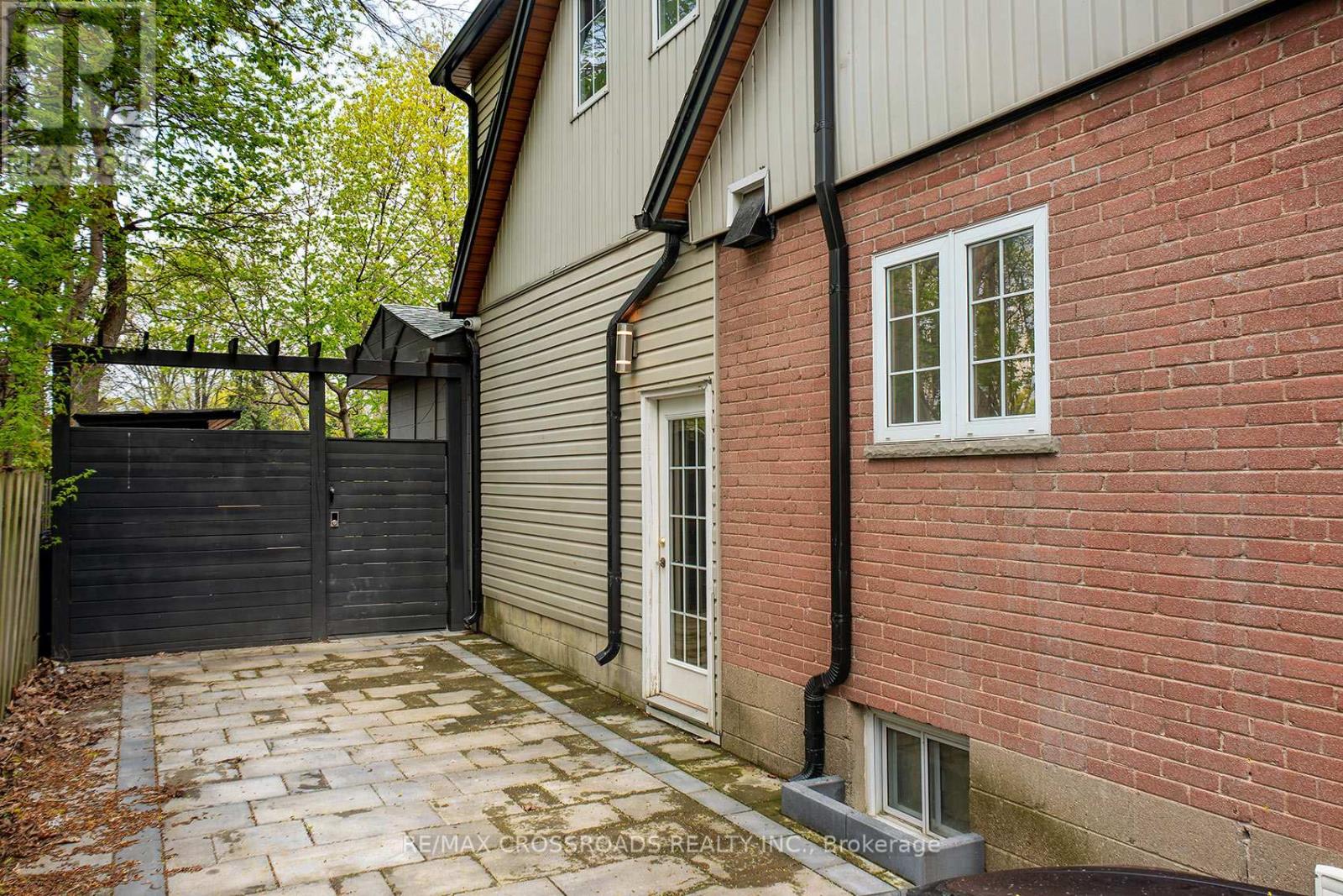33 NORFOLK AVENUE - 48