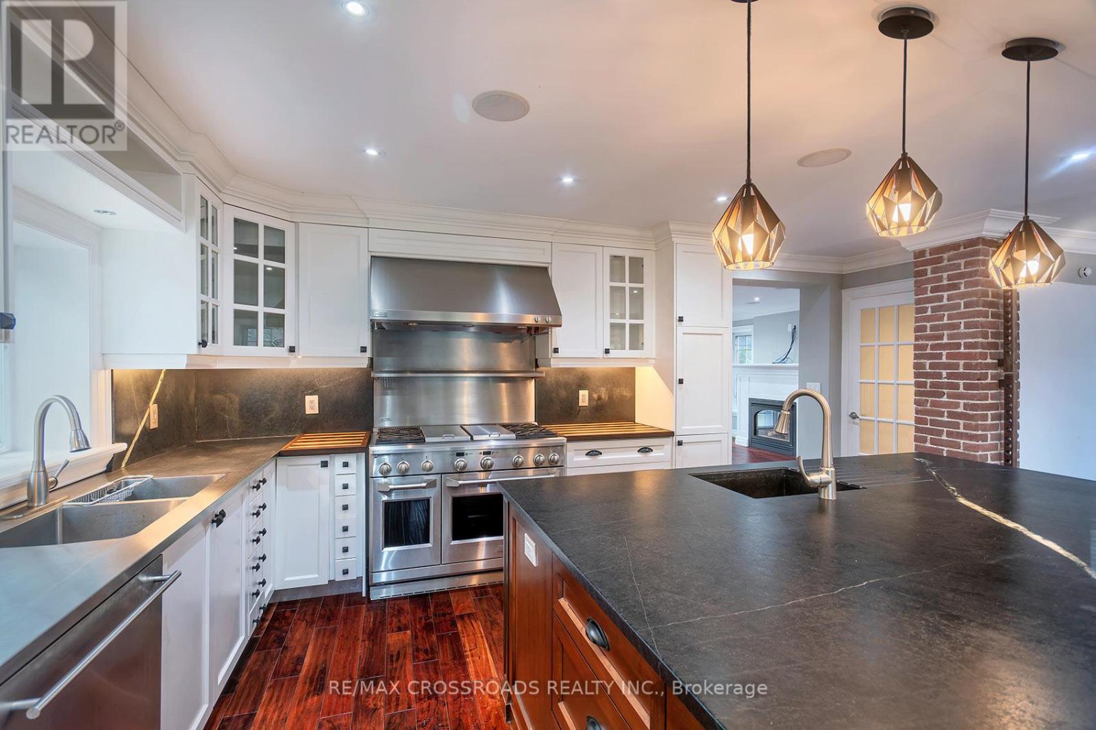 33 NORFOLK AVENUE - 11