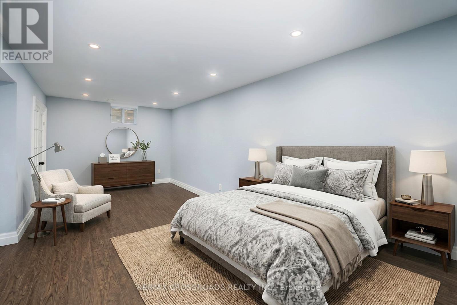 33 NORFOLK AVENUE - 34