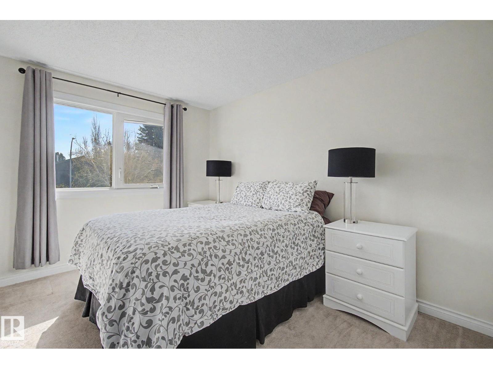 42 WOODLAKE RD, Sherwood Park