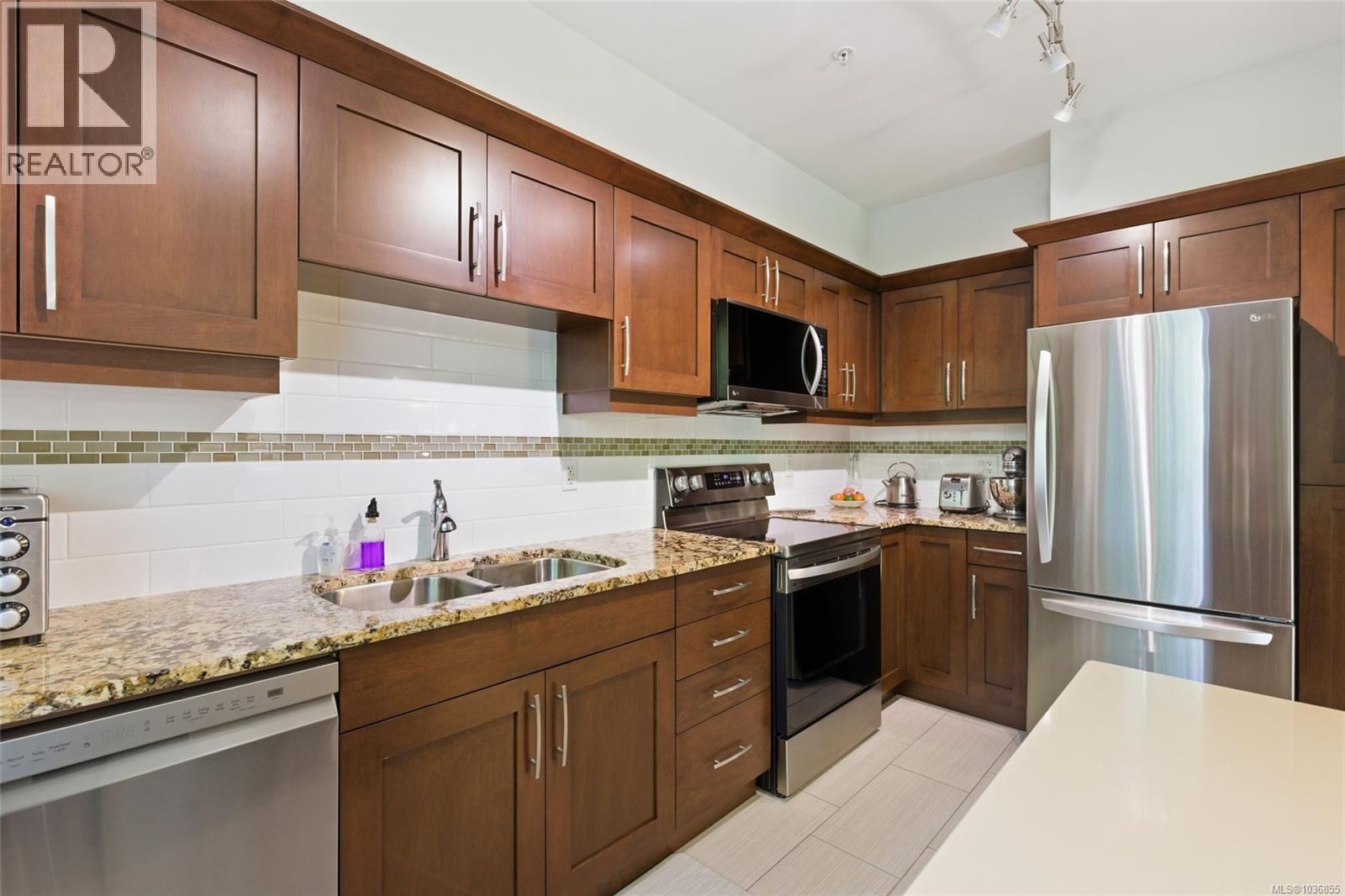 #114 5670 Edgewater Lane - 8