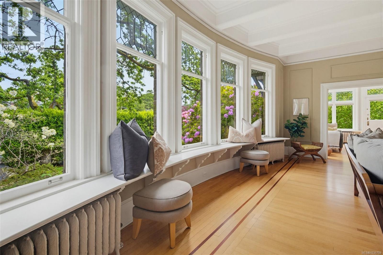  1566 Hampshire Road, Oak Bay
