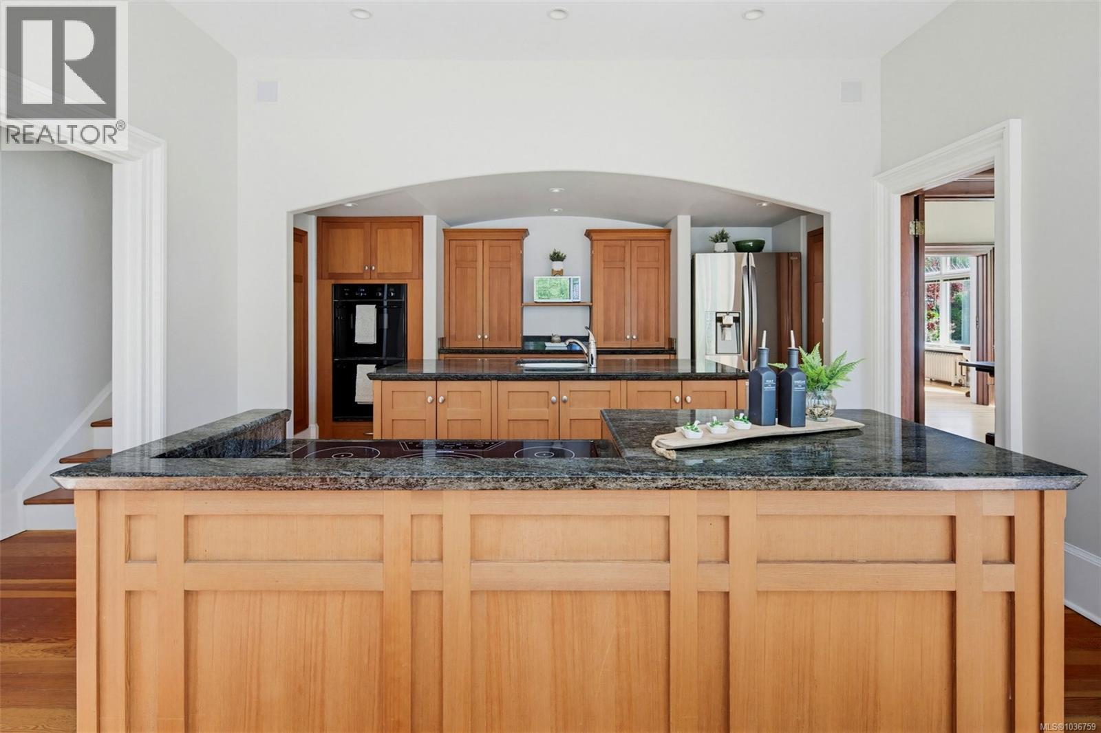  1566 Hampshire Road, Oak Bay