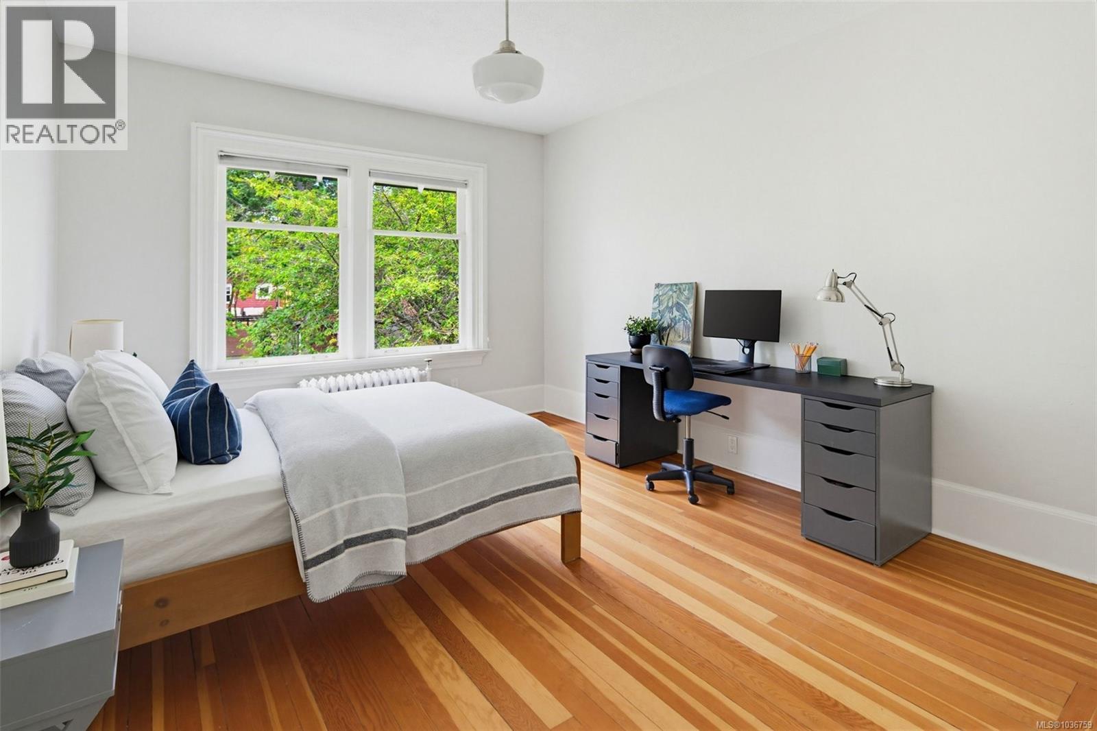  1566 Hampshire Road, Oak Bay
