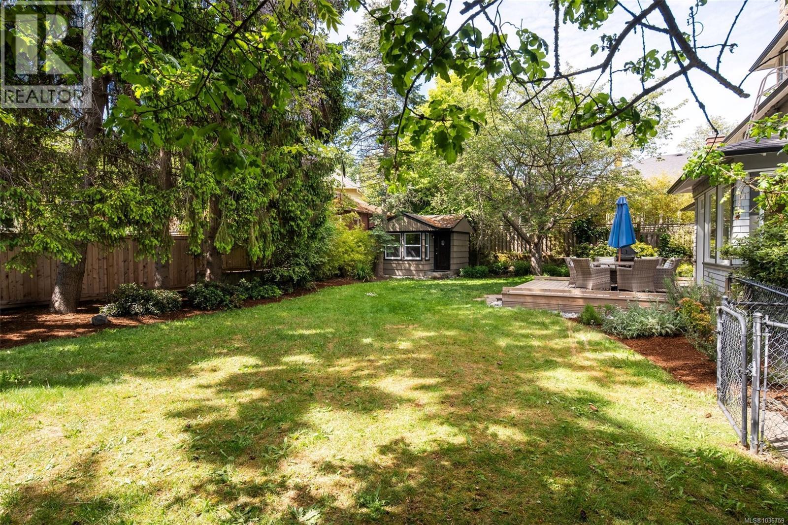  1566 Hampshire Road, Oak Bay