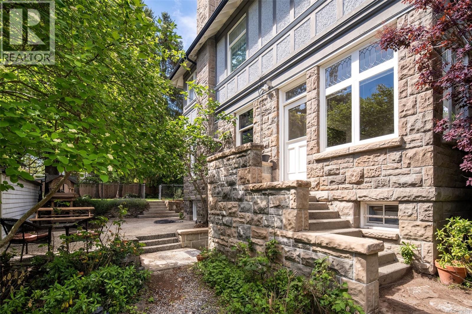1566 Hampshire Rd - 63