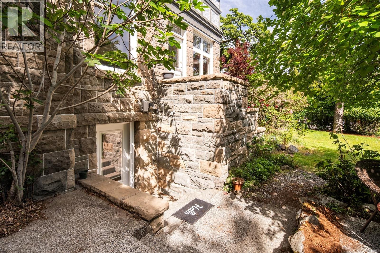 1566 Hampshire Rd - 66
