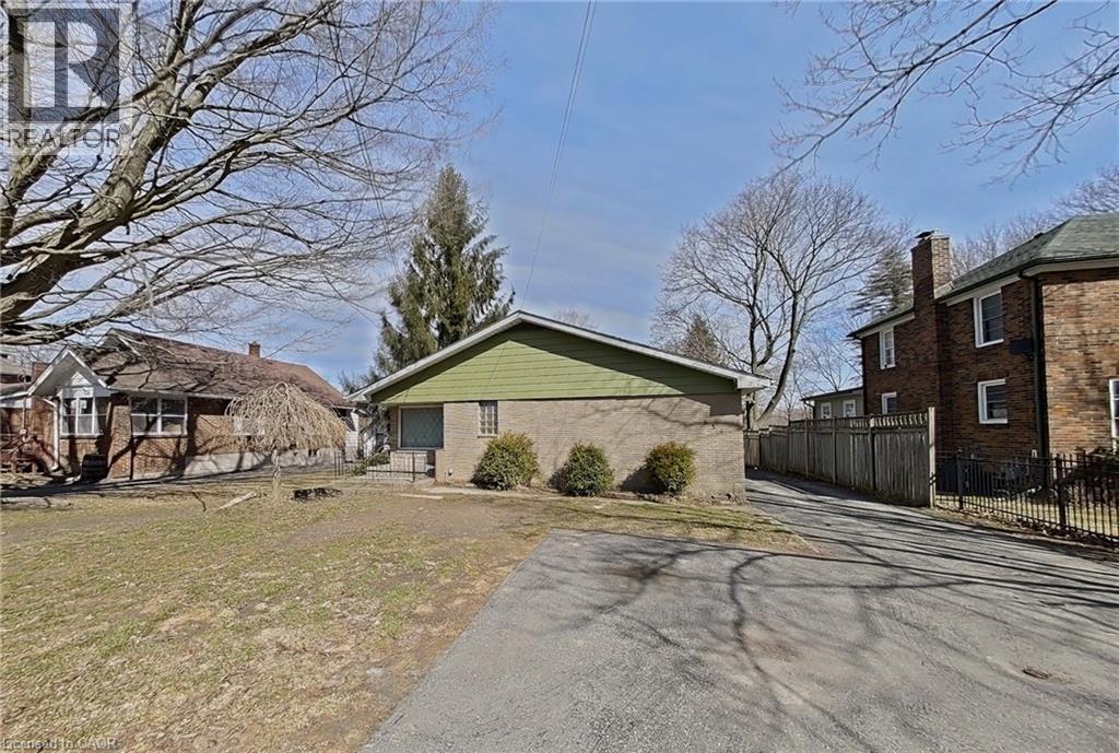 634 ST ANDREW Street - 1