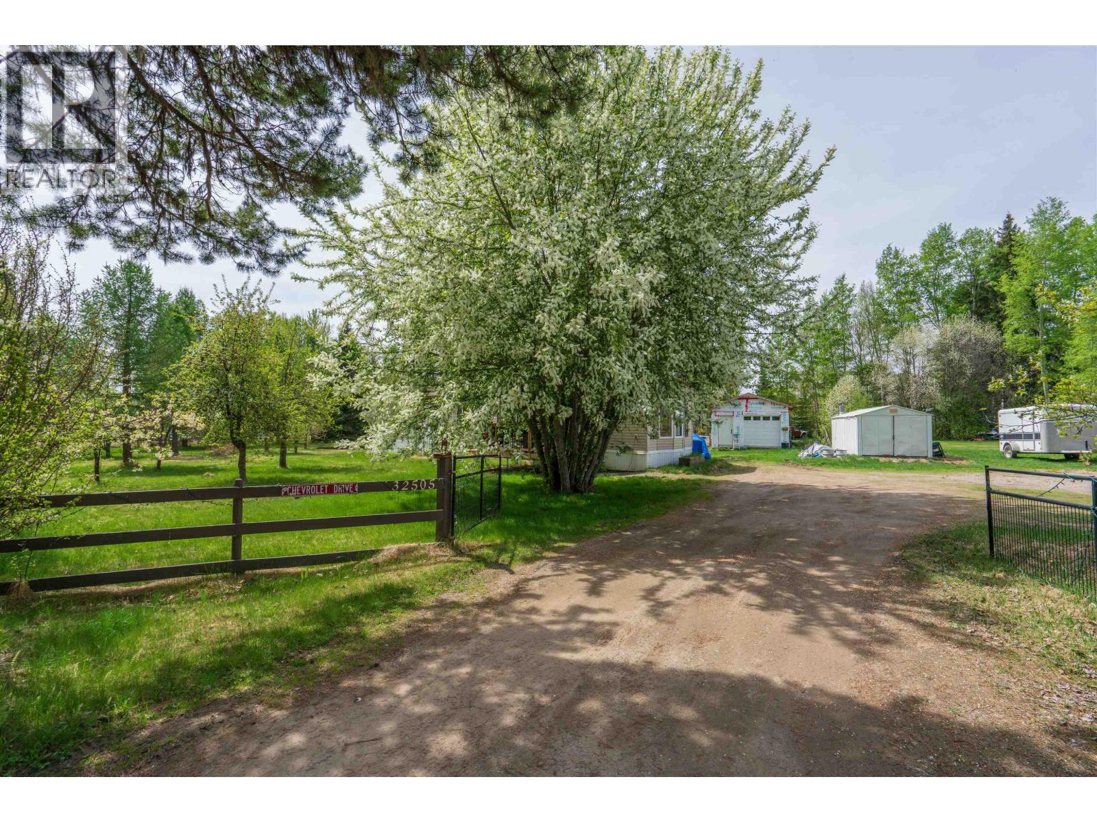 Living room of 32505 GRANT ROAD · Prince George, BC