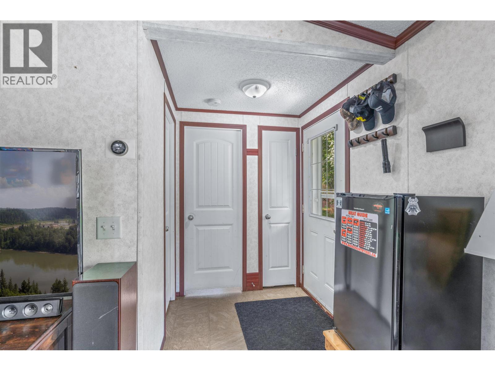 Photo 8 of 35 — 32505 GRANT ROAD · Prince George, BC
